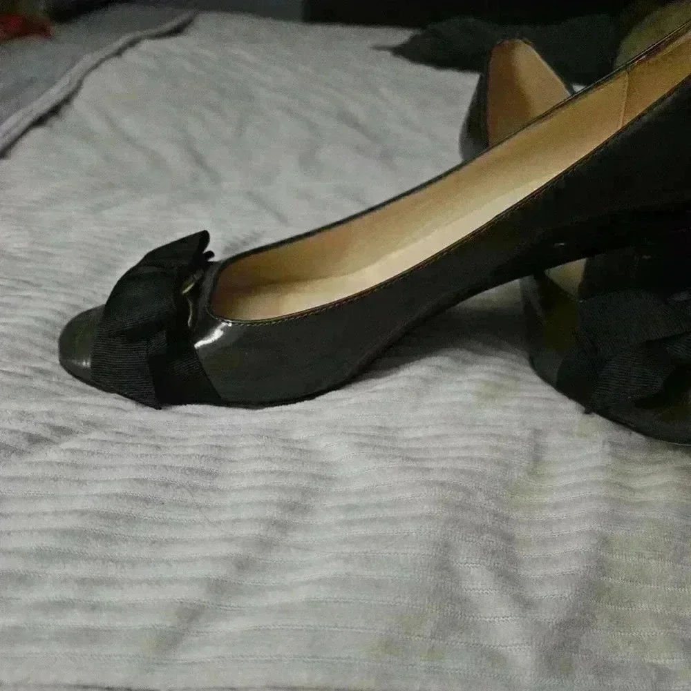 Kate Spade heels.  Olive Green Patent Leather w Black bows. Size 8.5